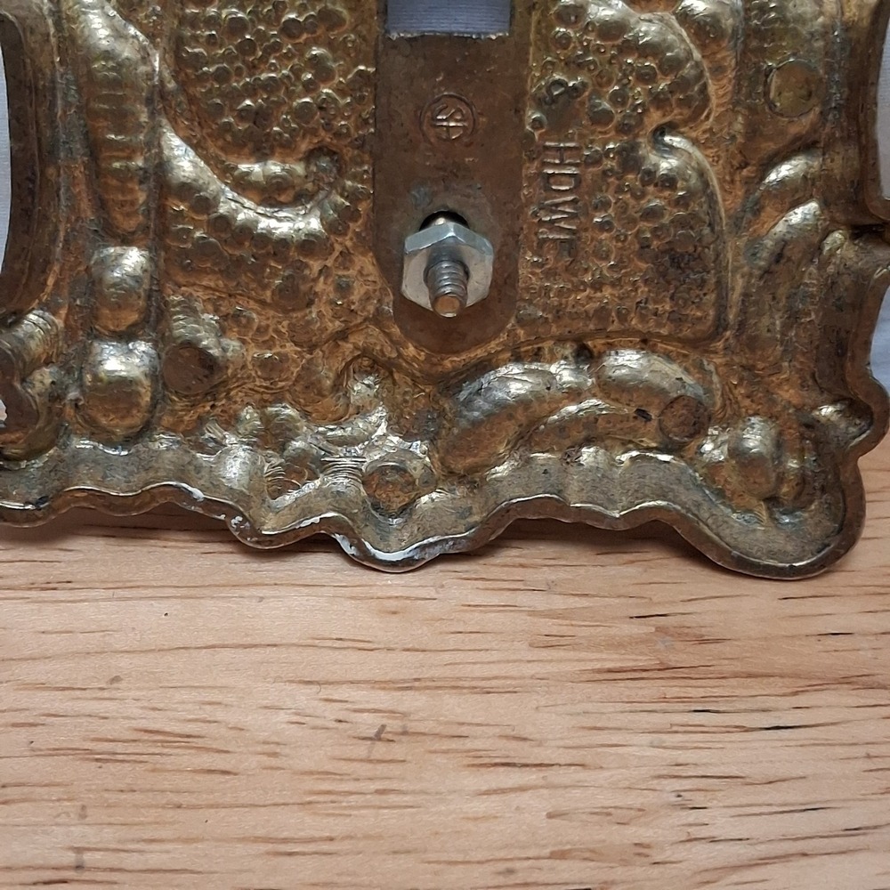 1967 American Tack & Hardware 60T Ornate Floral Metal Plate Cover Single Switch - Picture 6 of 9
